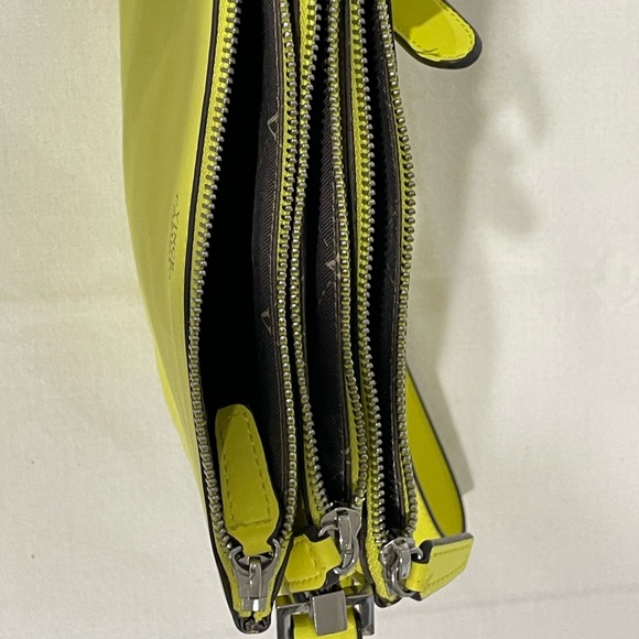 Crossbody - Picture 4 of 5